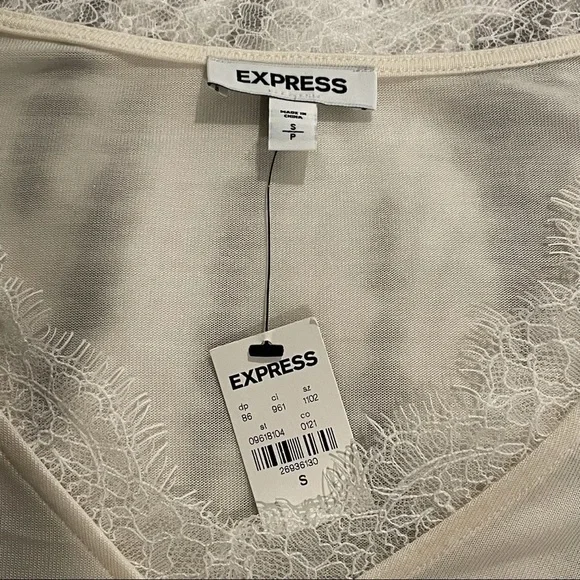 Express Relaxed Lace Pieced V-Neck Tee NWT S - Picture 11 of 11